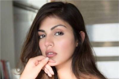 Rhea Chakraborty's Lawyer Satish Maneshinde Reacts to Report of Taking Her Case for Free