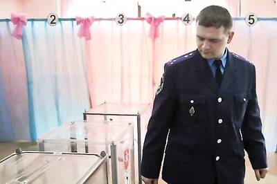 Crimea votes on whether to secede from Ukraine