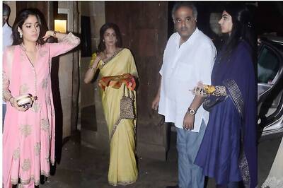 Ganesh Chaturthi: Jhanvi, Khushi join parents Sridevi and Boney for Ganpati darshan at Anil Kapoor's residence