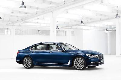 BMW Builds 100 Hand-finished 7 Series Sedans to Mark Centenary