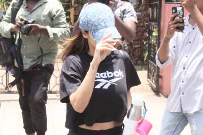 Malaika Arora Flaunts Her Curves and Ripped Abs in Sexy Crop T-shirt and Tiny Shorts; See Pics