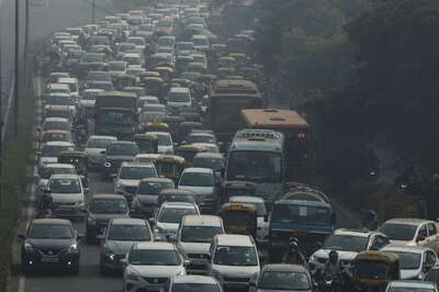 Transportation, Road Dust Biggest Contributors to Poor Air Quality in Bengaluru, Reveals Study; Recommends Vacuum Sweeping