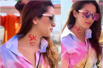 Mira Rajput Paints Shahid Kapoor's Initials on Her Neck, See Pic