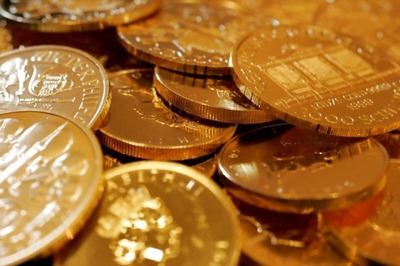 Gold Prices Fall as Investors Stockpile Cash Amid National Coronavirus Lockdowns