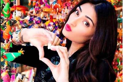 I don't take link up rumours seriously: Athiya Shetty