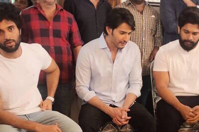 Superstar Krishna Funeral: Allu Arjun, Vijay Deverakonda, Naga Chaitanya Meet and Console Mahesh Babu