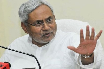 Nitish Kumar ties rakhi to a tree to create environmental awareness