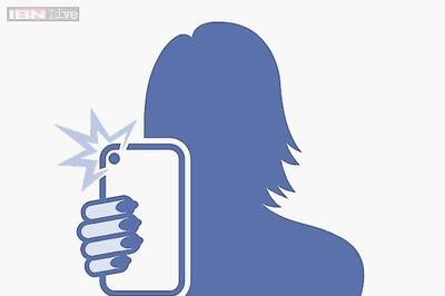 Are selfies turning into an obsession too dangerous for teenagers to cope with?