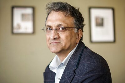 'Biographer of Gandhi Can't Teach a Course on Gandhi in His City': Guha Won't Teach at Gujarat Univ