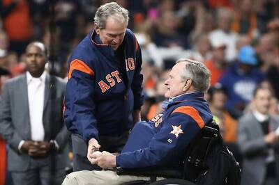 Bush Sr. Voted for Clinton, Called Fellow Republican Donald Trump a 'Blowhard'