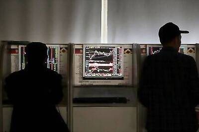 U.S. gridlock over stimulus keeps global stocks muted, dollar edges higher