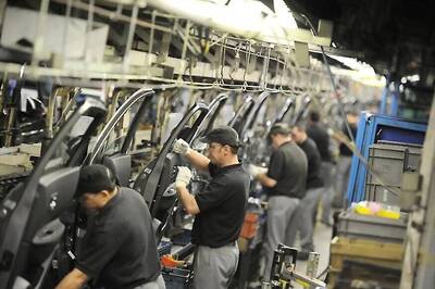 Nissan Halts Joint Development of Luxury Cars With Daimler: Sources