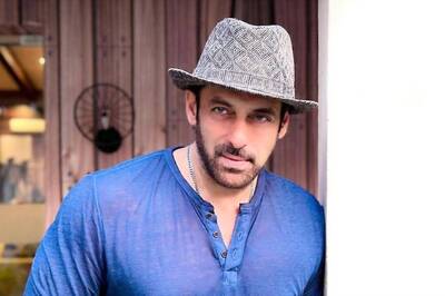 Salman Khan's Cool Look Takes Social Media by Storm; Fans Say 'Jhakkas'