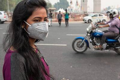 Primary Schools Shut; WFH for 50% Govt Staff as Delhi Grapples with 'severe' Pollution