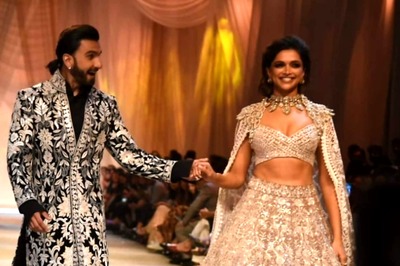Mijwan 2022: Ranveer Singh Kisses Deepika Padukone, Exchanges Intense Looks as They Make Couple Debut on Runway