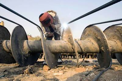 Donald Trump Orders Stiff Trade Tariffs, Unswayed by Grim Warnings