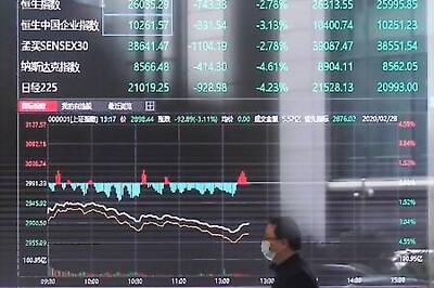 Global Markets: Tech Rout Roils Asian Shares, Oil Futures Extend Slump