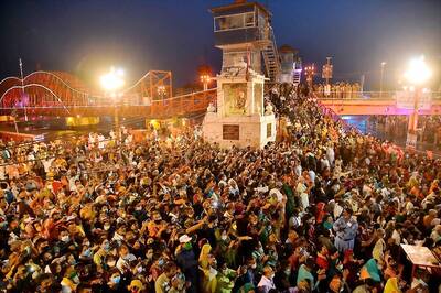 Mahakumbh Saw 91 Lakh Pilgrims Amid Raging Covid-19 Infections in the Country, 60 Lakh Gathered in April