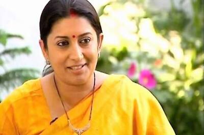 Kolkata: HRD minister Smriti Irani meets SSC students